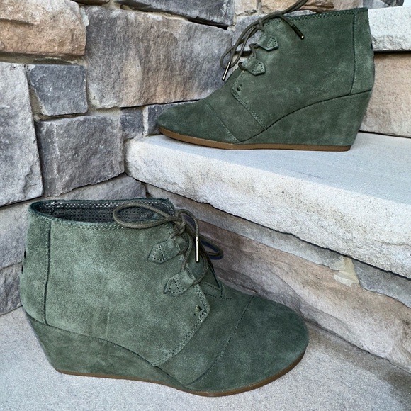 EUC TOMS Kala Women’s Suede Wedge Booties - Picture 1 of 11